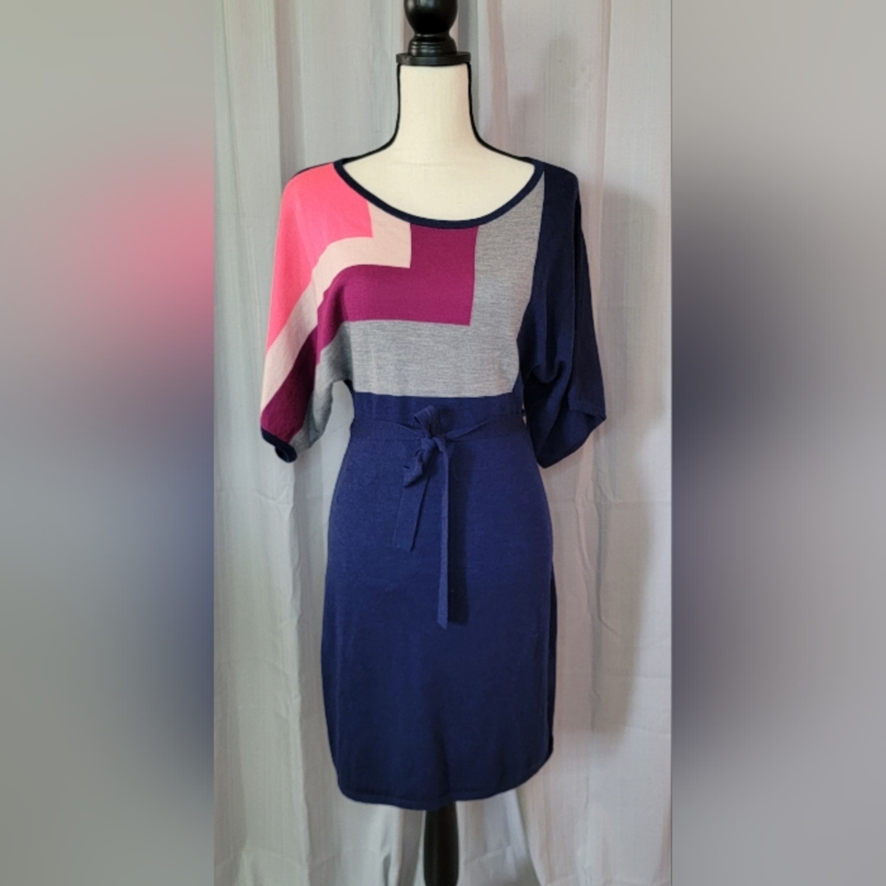 Trina Turk 100% merino wool navy sheath dress Size medium
